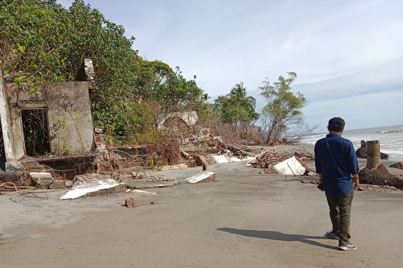Kampuang Padang Masang, Kecamatan Tanjungmutiara, Kebupaten Agam, Sumbar, selalu alami abrasi akibat terjangan gelombang Samudera Hindia sehibgta butuh penanganan serius. Dok.