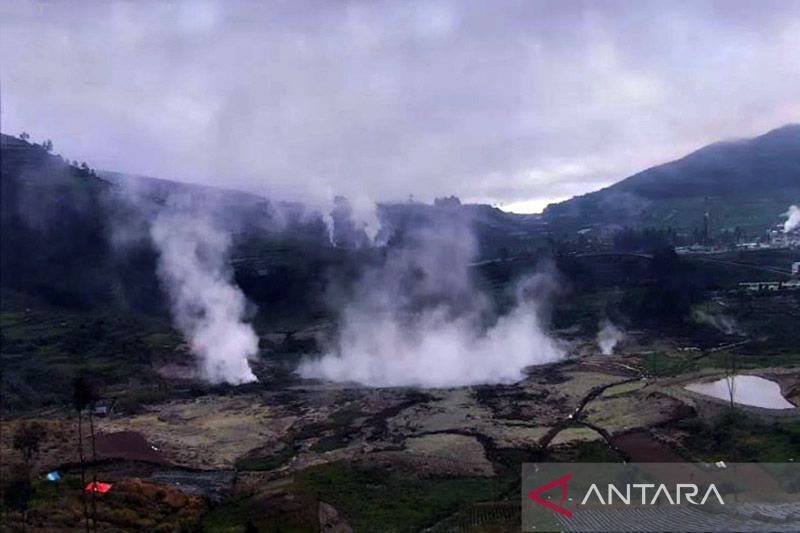 Kondisi kawah Timbang di Gunung Dieng, Kabupaten Banjarnegara, yang terpantau dari CCTV Dieng Sileri, Kamis (24/1/2023). ANTARA/HO-BPBD Kabupaten Batang/am.