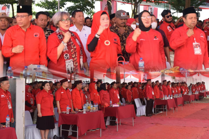 OPTIMIS: Kader PDIP Dapil Tuban - Bojonegoro saat acara Konsolidasi Akbar Rabu (15/3) lalu. (DPC PDIP Tuban untuk Radar Tuban)