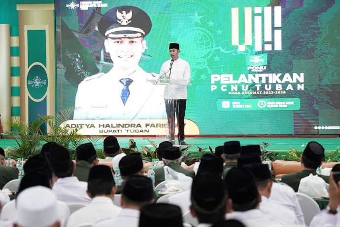 MERANGKUL SEMUA: Bupati Aditya Halindra Faridzky dalam acara pelantikan PCNU Tuban masa khidmat 2023-2028 di Gedung Graha Sandiya Sabtu (18/3). (Diskominfo-SP untuk Radar Tuban)