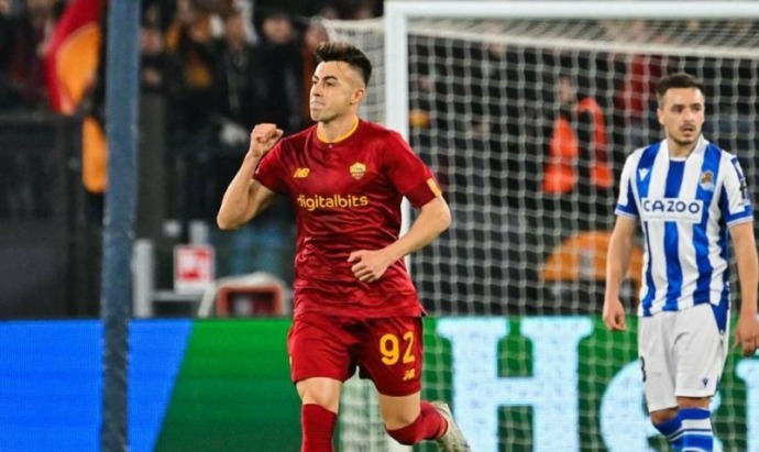 Selebrasi Stephan El Shaarawy setelah mencetak gol pembuka AS Roma dalam pertandingan babak leg pertama 16 besar Liga Europa lawan Real Sociedad di Stadion Olympic pada 10 Maret 2023. ANTARA/AFP/Alberto PIZZOLI