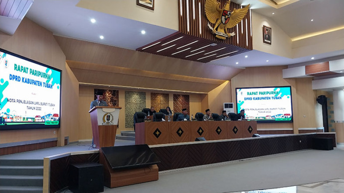BARU DIBAHAS: Rapat paripurna Laporan Kete rangan Per tanggungjawaban (LK PJ) Bupati 2022 di ruang paripurna, Rabu (1/3). (M. Mahfudz Muntaha/Radar Tuban)