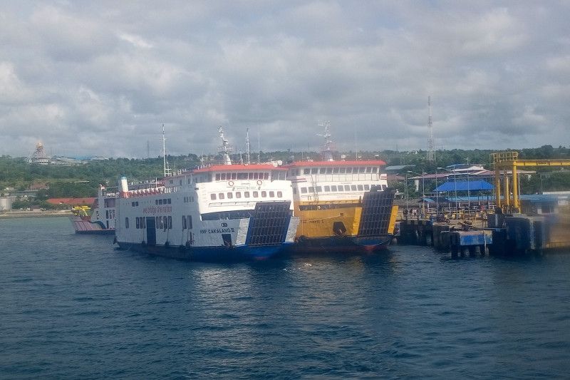 Ilustrasi: Sejumlah kapal ferry berlabuh di dermaga Bolog, Kupang. ANTARA/Kornelis Kaha