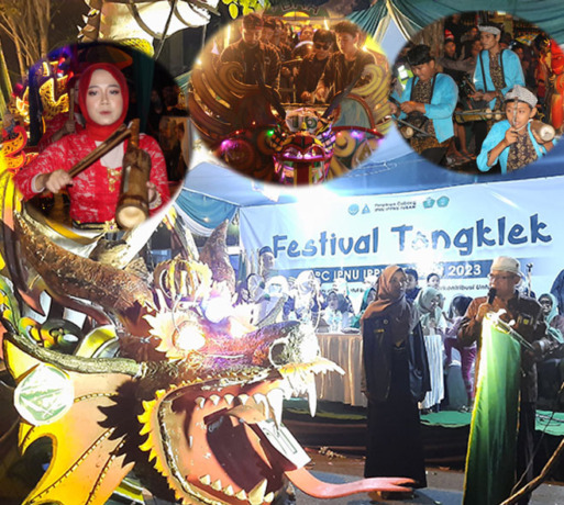 LESTARIKAN BUDAYA: Pemberangkatan grup tongklek dari depan kantor PCNU Tuban, Sabtu (15/4) malam. (Zidni Ilman Nafia/Radar Tuban)