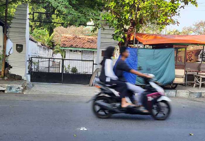 SEPI: Kompleks pemakaman di sebelah barat Masjid Agung Raudlatul Jannah Kota Probolinggo, tempat Bupati Kedua Probolinggo Raden Tumenggung Djojonegoro dimakamkan. (Foto: Fahrizal Firmani/Jawa Pos Rada