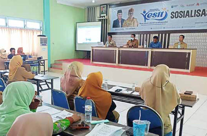 SOSIALISASI: Kepala Disdikdaya Kabupaten Probolinggo Fathur Rozi memberikan sambutan dalam Sosialisasi Pemilihan Kesit, Senin (3/7).
