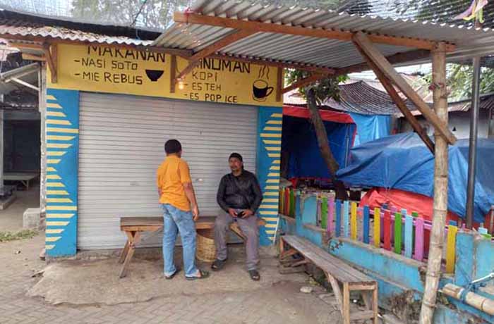 KEMALINGAN: Kios milik Suhar di Pasar Sukorejo, Kabupaten Pasuruan, dibobol maling.