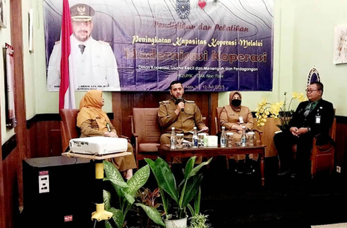 Wali Kota Probolinggo Habib Hadi Zainal Abidin ingin koperasi di Kota Probolinggo segera bertransformasi menjadi koperasi yang modern. Baik dalam hal organisasi hingga tata kelola dengan penerapan IT.