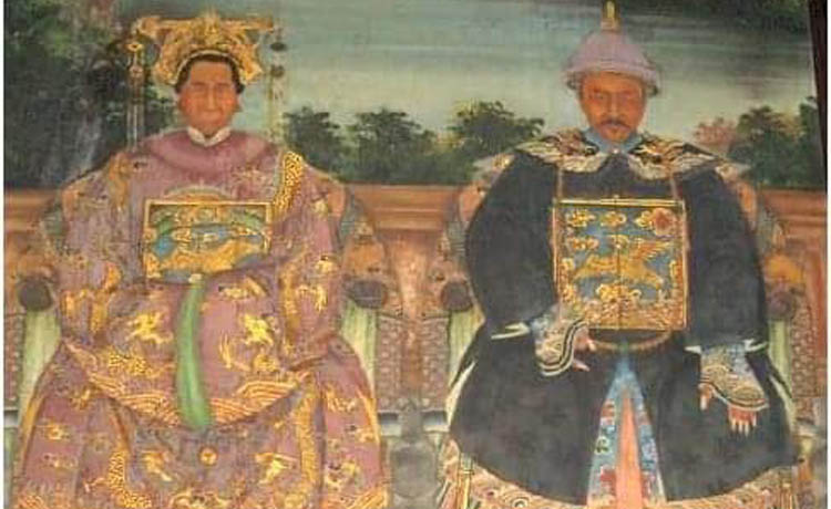 BERSAMA ISTRI: Bupati Probolinggo Kelima, Babah Tumenggung Han Kek Koo bersama istrinya. Babah Han Kek Koo memerintah hanya tiga tahun, 1810-1813. (Foto: Istimewa)