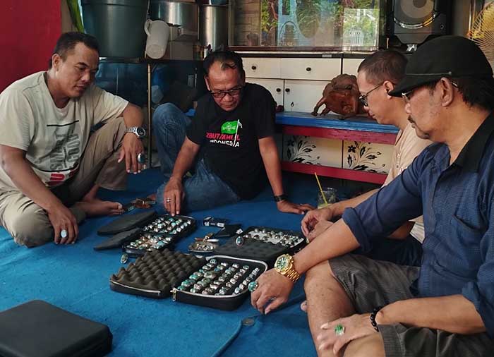 BISA JADI CUAN: Sejumlah penyuka pirus berkumpul dalam sebuah acara.