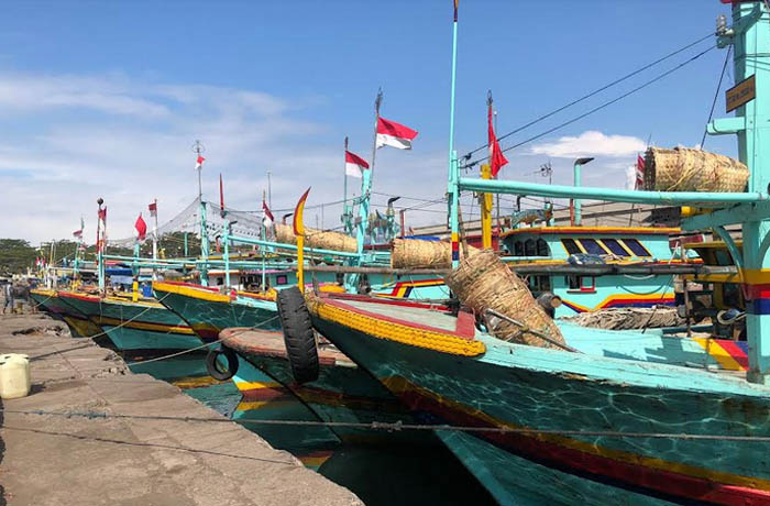 SANDAR: Sejumlah kapal nelayan sandar di Pelabuhan Tanjung Tembaga Probolinggo. Tahun ini, Kelurahan Mayangan, berencana menggelar petik laut selama tiga hari dengan anggaran ratusan juta rupiah. (dok