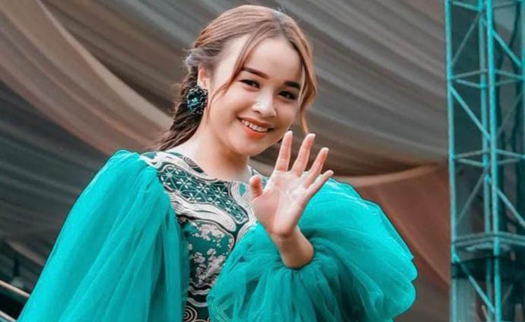 BAKAL TAMPIL: Tasya Rosmala yang siap mengisi hiburan di Mlaku Bareng Gus Dokter Mufti pada Minggu (23/7) nanti. (Foto: Istimewa)
