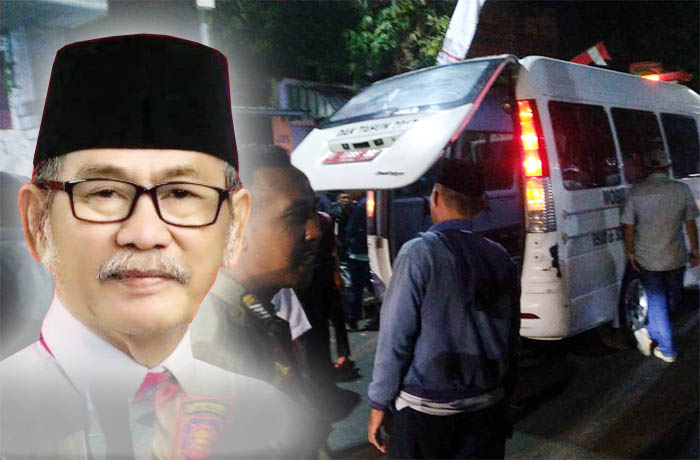 BERPULANG: Ambulans membawa jenazah Pudjo Basuki. Inset Pudjo Basuki semasa hidupnya.