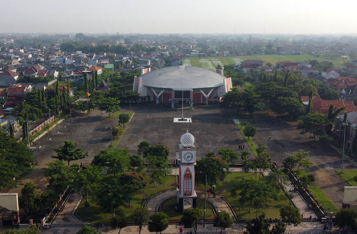 LUAS: Kawasan GOR Unsur saat dipotret dari udara. Pemkot Pasuruan berencana menata ulang halaman GOR agar lebih bisa dimaksimalkan untuk menggelar sejumlah event.