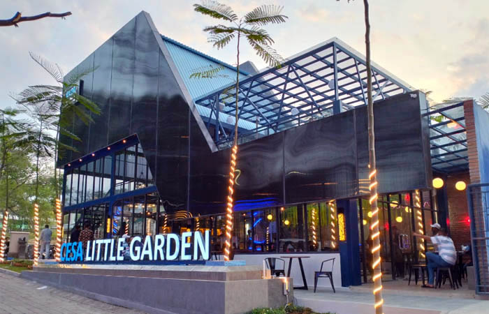 MEGAH: Bangunan Cesa Little Garden mengusung konsep industrialis yang membikin nyaman para pengunjung.