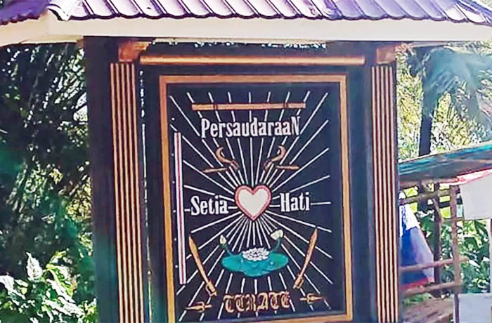 Ilustrasi tugu perguruan silat SH Terate