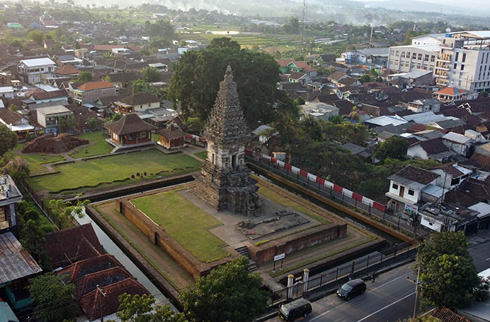 WISATA SEJARAH: Kawasan Candi Jawi saat dipotret dari udara. Selama Agustus, jumlah pengunjungnya kerap alami penurunan.