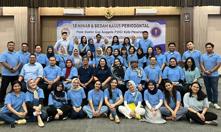 TAMBAH WAWASAN: Seminar dan bedah kasus periodontal yang digelar FKG Unair untuk meningkatkan wawasan ilmu antar sejawat dokter gigi mengenai kasus periodonsia.