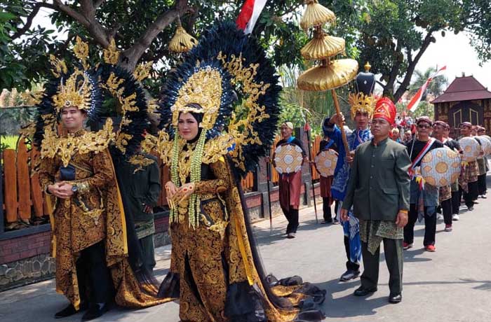 Salah satu penampilan pawai budaya yang digelar Padepokan Dimas Kanjeng Taat Pribadi.