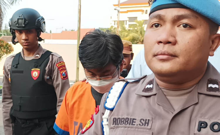 TERSANGKA: Andrrie Prabowo Eka Pradana saat dikeler di Mapolres Probolinggo.