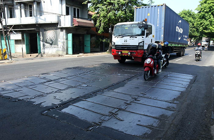 BAKAL DIREHAB: Jembatan Okabawes bakal direhab mulai hari ini. Proses perbaikannya diperkirakan membutuhkan waktu 84 hari.