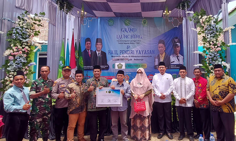 POTENSI DUNIA KERJA: Launching TKJ dan TSM di MA Al Hikmaturrohmaniyah yang dihadiri Muspika Sukorejo dan Ketua DPRD Sudiono Fauzan. Istimewa