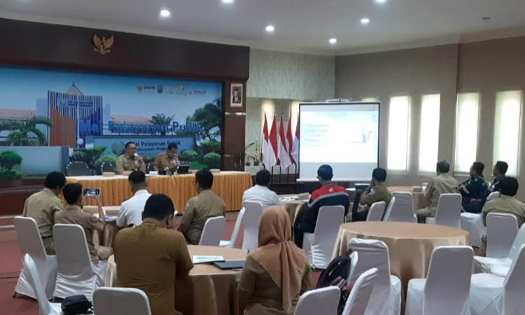 TEMUKAN KESEPAKATAN: Rapat anyata Pemkab Probolinggo dan pihak tol untuk membahas perbaikan dampak tol Paspro Seksi 4 di MPP Kabupaten Probolinggo , Selasa (10/10).