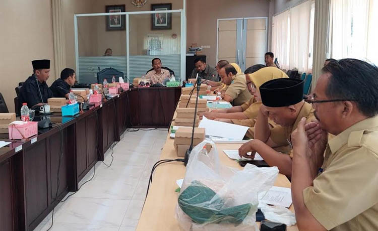 BAHAS RANCANGAN: Pembahasan rancangan APBD 2024 bersama komisi III DPRD Kota Proboilnggo, Senin (16/10) lalu.