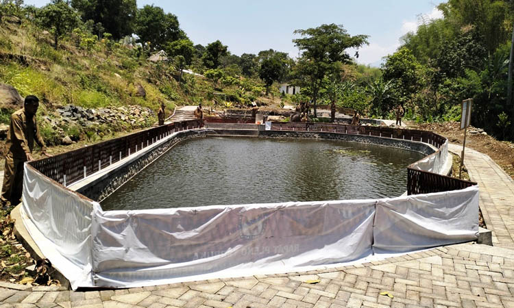 SEDANG DIRINTIS: Wisata desa di Parerejo yang memanfaatkan lahan TKD. Wisata yang verlokasi di Dusun Sembung, dilengkapi kolam budi daya ikan nila.