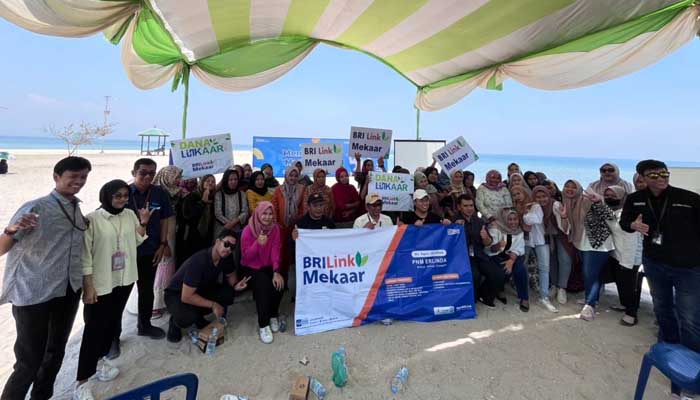 pelatihan kepada perempuan ultra mikro di GIli Ketapang.