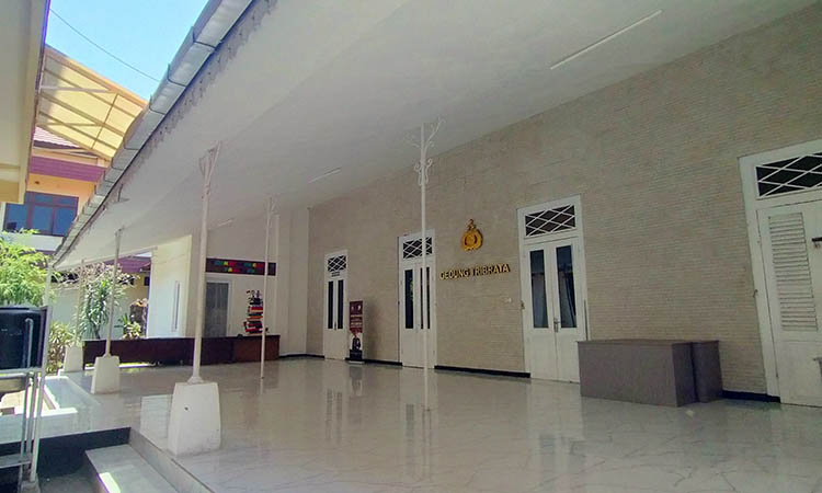 BANGUNAN KUNO: Gedung Tribrata yang tetap dipertahankan konstruksi bangunannya. Hanya dilakukan beberapa perbaikan-perbaikan.