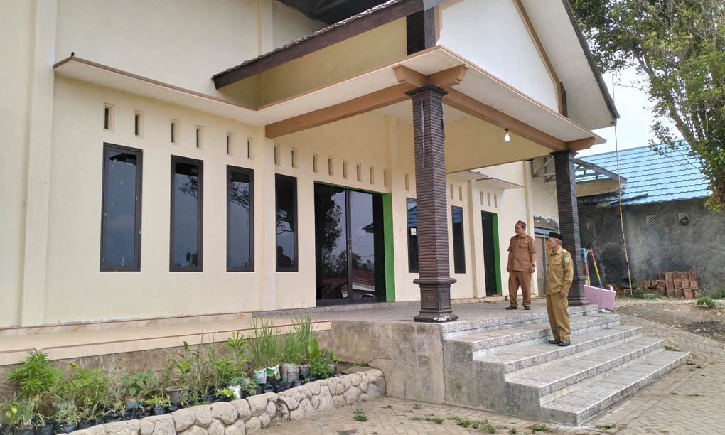 CALON SUMBER PAD: Gedung Serbaguna Desa Dawuhansengon yang diharapkan menjadi sumber PAD.