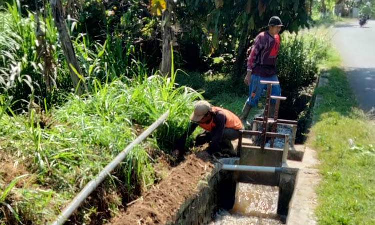 UNTUK PENGAIRAN: Program pipanisasi untuk memberikan akses air bersih ke warga.