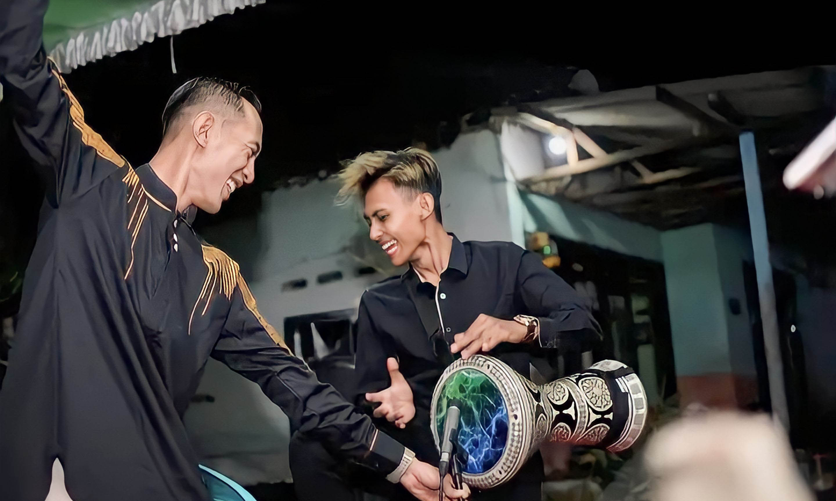 BERKELOMPOK: Tari Zapin Gambus dimainkan oleh minimal dua orang. Semakin banyak, akan semakin asyik.