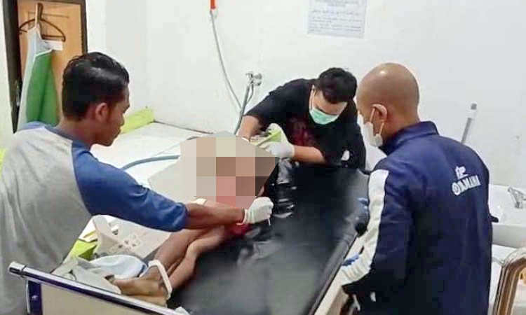 MENINGGAL: Jenazah AI, 8, di kamar mayat RSUD dr Mohamad Saleh. AI tidak berhasil diselamatkan. Dia meninggal beberapa saat setelah tubuhnya ditemukan.
