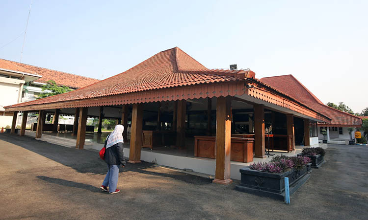 MODEL LAWAS: Pendopo Prasaja Ngesti Wibawa Kabupaten Probolinggo di Jalan Ahmad Yani, Kota Probolinggo, yang memiliki gaya arsitektur Joglo.