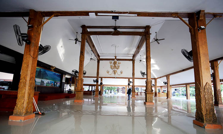 MODEL LAWAS: Pendopo Prasaja Ngesti Wibawa Kabupaten Probolinggo di Jalan Ahmad Yani, Kota Probolinggo, yang memiliki gaya arsitektur Joglo.