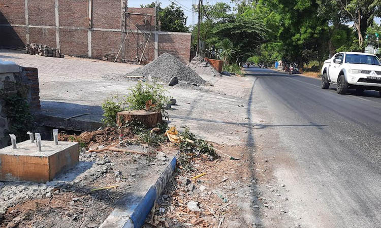 SIAP: Fondasi PJU yang sudah ada di Jalan Mastrip.