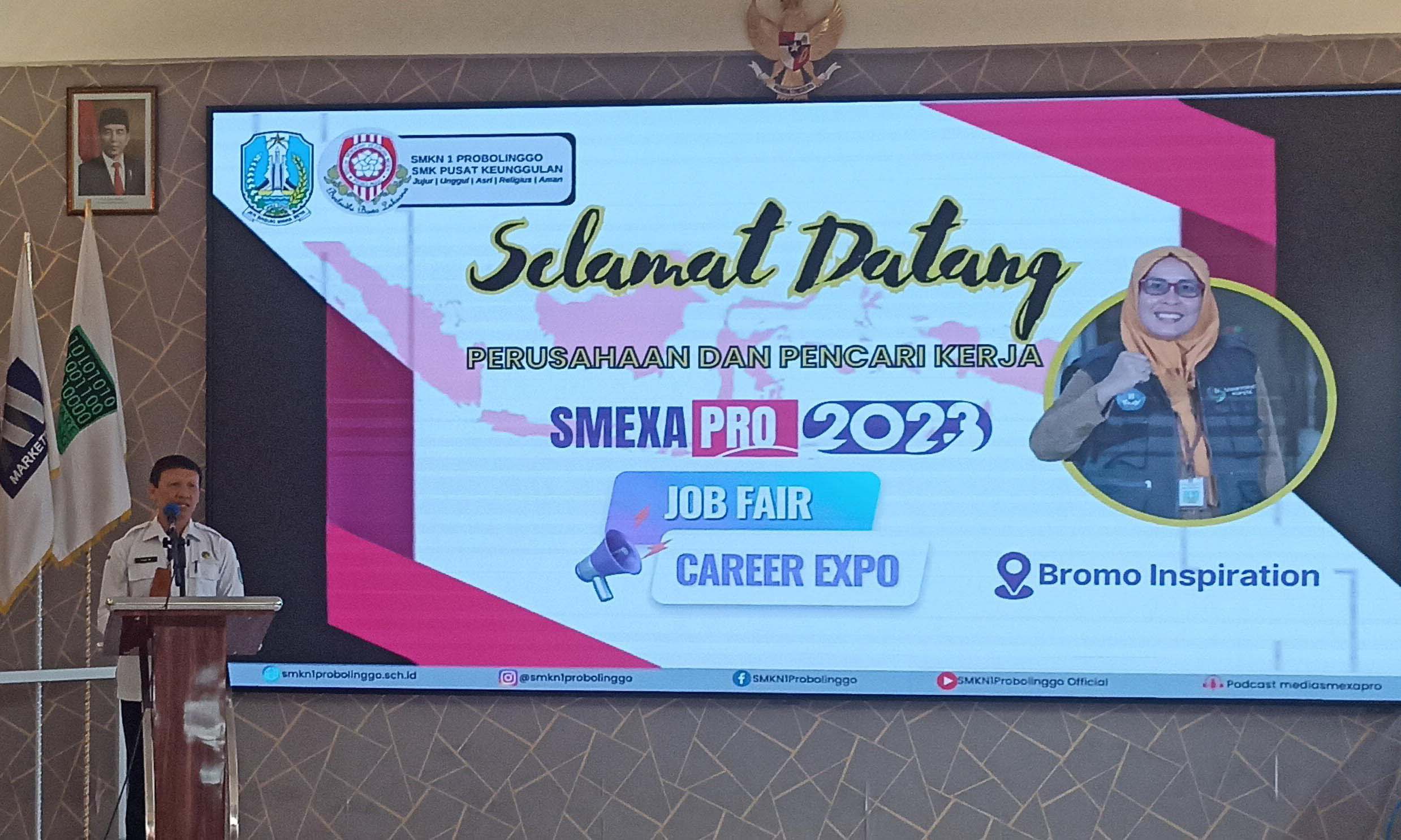 DIBUKA: Kepala Disperinnaker Kota Probolinggo Budiono Wirawan membuka Smexa Pro Job Fair Career Expo 2023 di Ruang Bromo Inspiration SMKN 1 Probolinggo, Rabu (15/11).