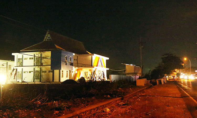 BELUM RAMPUNG: Kondisi gedung Damkar dan BPBD Kabupaten Pasuruan di Kraton.