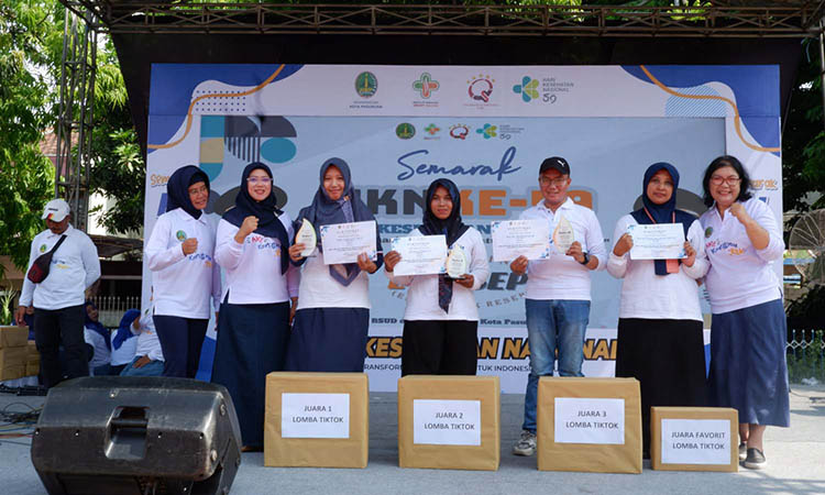 GEMBIRA: Pemenang berbagai lomba yang digelar RSUD dr. R. Soedarsono dalam rangka HKN Ke-59.