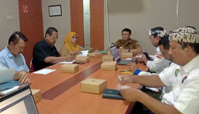 Rapat penentuan UMK yang digelar Dewan Pengupahan Kota Probolinggo.