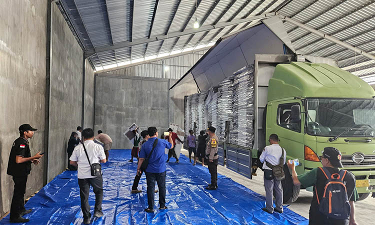 LUAS: Gudang untuk penyimpanan logistik Pemilu 2024 yang disewa KPU Kota Probolinggo di Jalan Anggrek.
