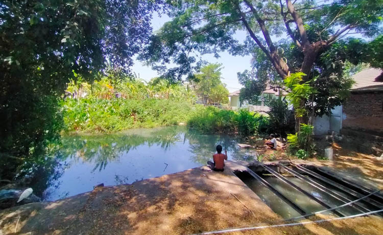 Kawasan Sumber Dongki yang dimanfaatkan untuk tempat mancing bagi warga.