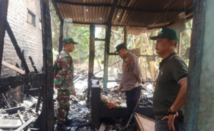 LUDES: Rumah yang terbakar di Desa Gununggangsir, Beji.