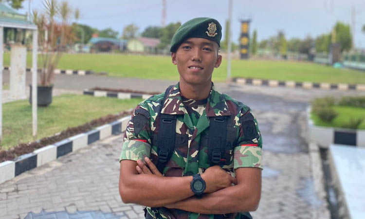 PRAJURIT: Farhan Dimas saat memakai seragam tentara.