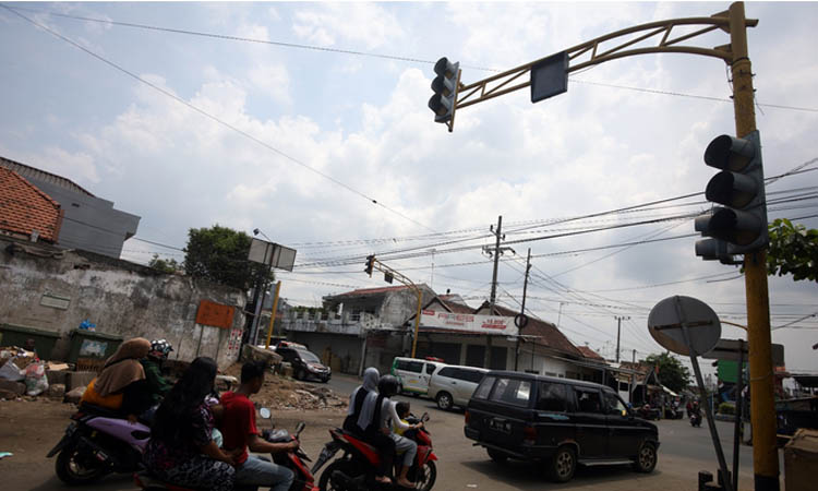 MATI: Traffic light di Simpang Empat Jalan Siaman-Jalan Pahlawan, Kota Probolinggo, padam, Senin (27/11).