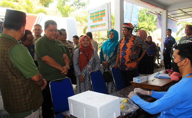 LIHAT LANGSUNG: Rombongan Kemenkes RI meninjau pelaksanaan deteksi dini PTM, penyakit kusta, dan TBC di Klinik Az-Zainiyah Ponpes Nurul Jadid.