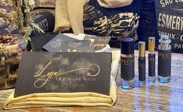 BANYAK VARIAN: Produk parfum buatan Alya Rahma.