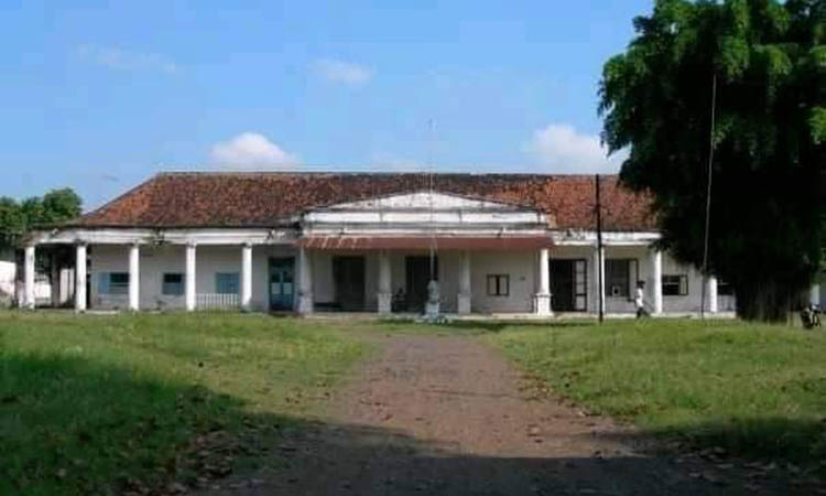 KURANG TERAWAT: Pabrik Karton saat dipotret pada tahun 2009.